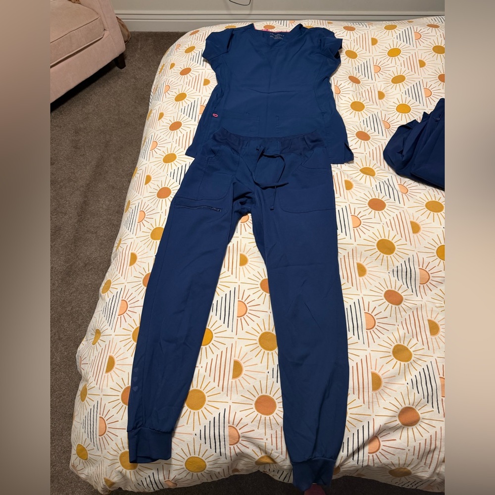 Heart soul great condition scrub top and pants size small